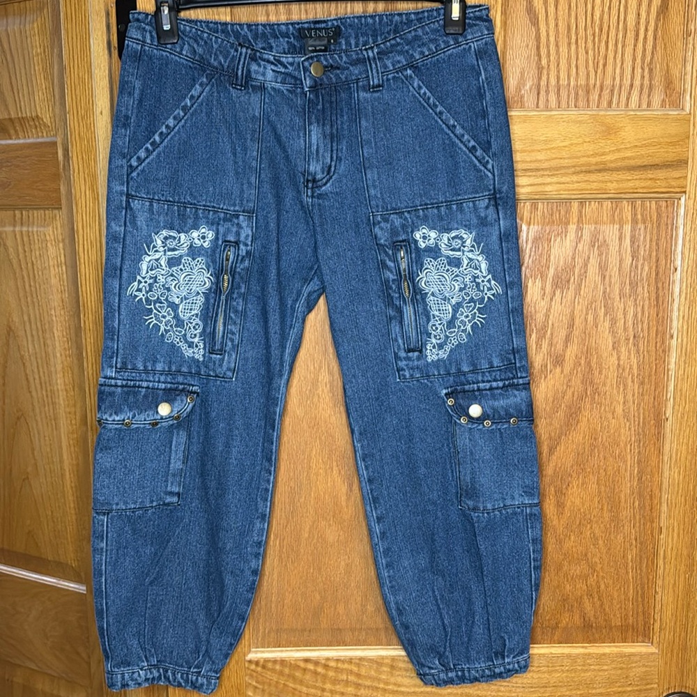 Venus Crop\Jogger Cargo Jeans Medium Wash Embroidered Detail Size 6